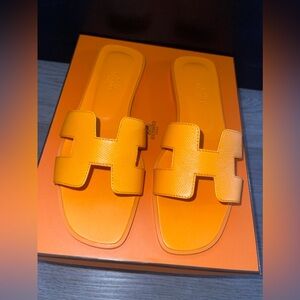 Hermes Oran sandal in 38
